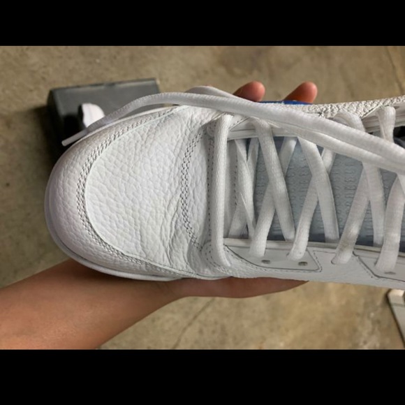 Jordan 5 Laney - Picture 4 of 6